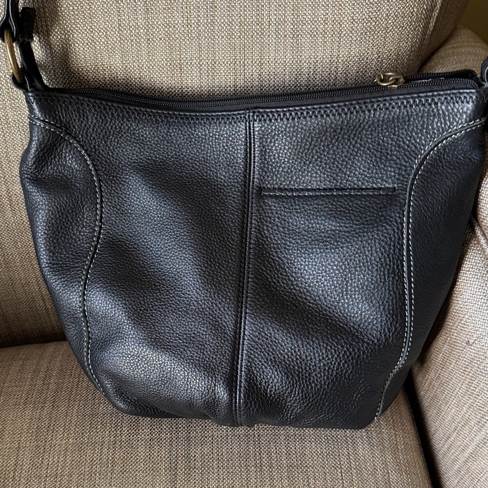 The Sak Iris Black Shoulder Bag - Picture 3 of 8